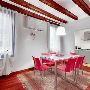 Apartment Biennale, Venice
